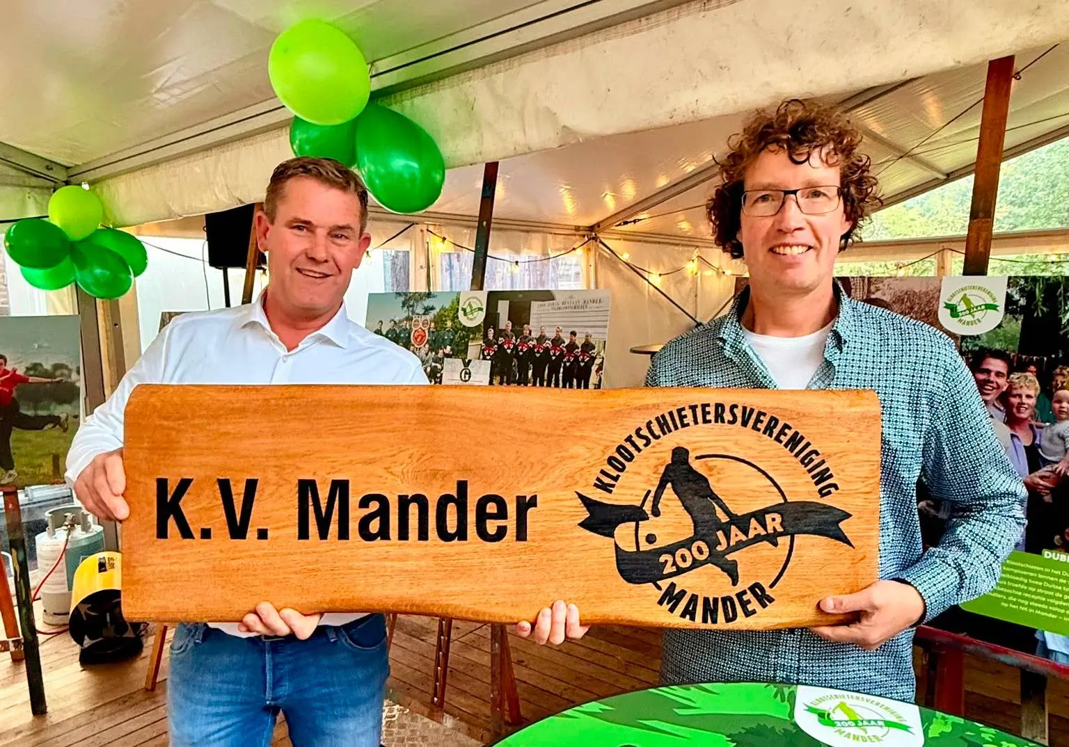 Voorzitter Paul Bels en bestuurslid Raymond Lenferink KV Mander