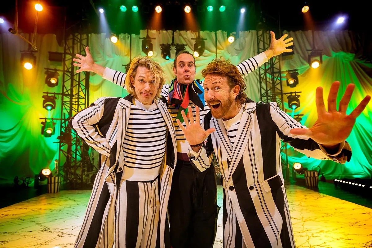 ashton brothers a medicine show 15 m bespeling c floris heuer hoge resolutie 1600 site