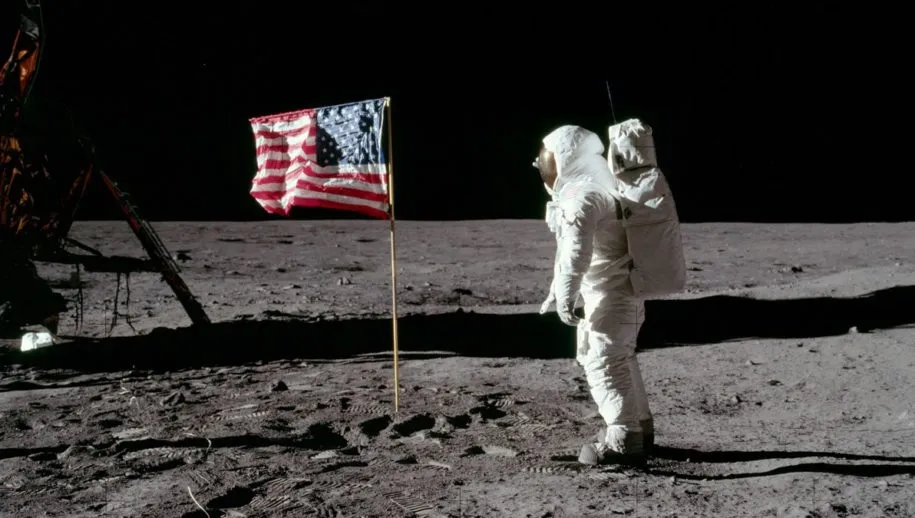 buzz salutes the us flag wiki 915x518