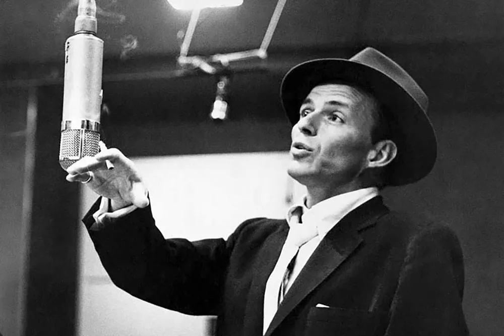 frank sinatra circa 1955 in capitol studios d4bf3d kopieren