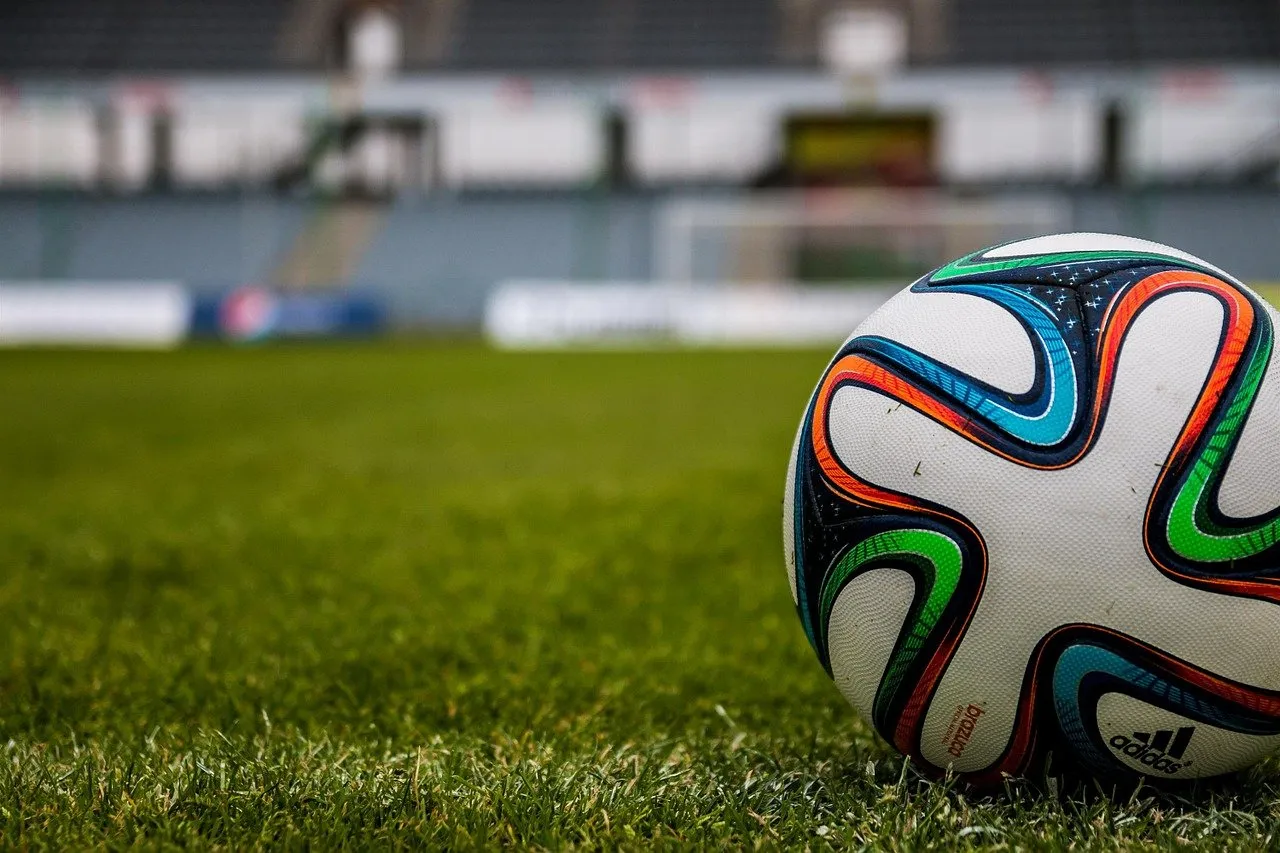 the ball 488716 1280