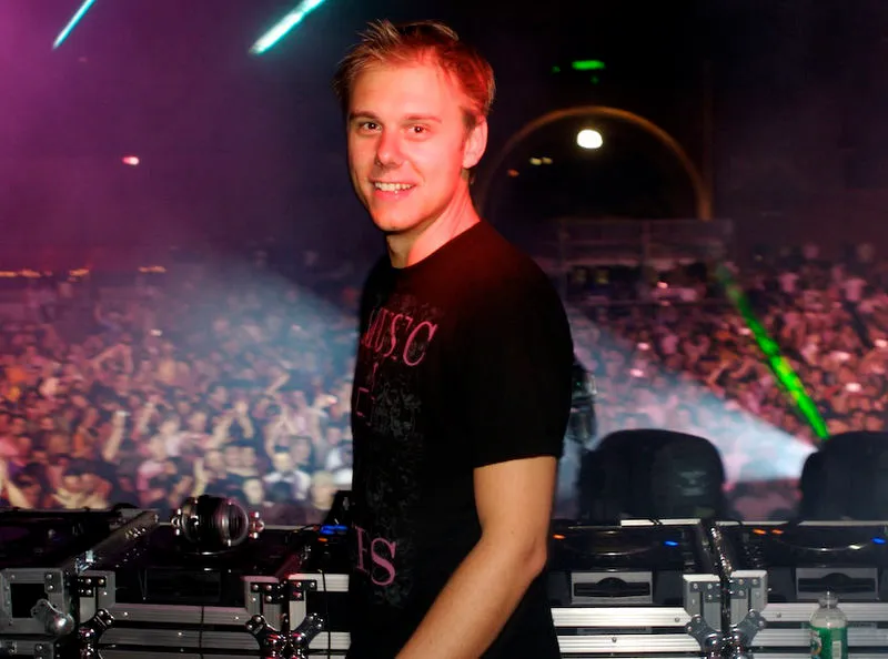 800px armin van buuren 2