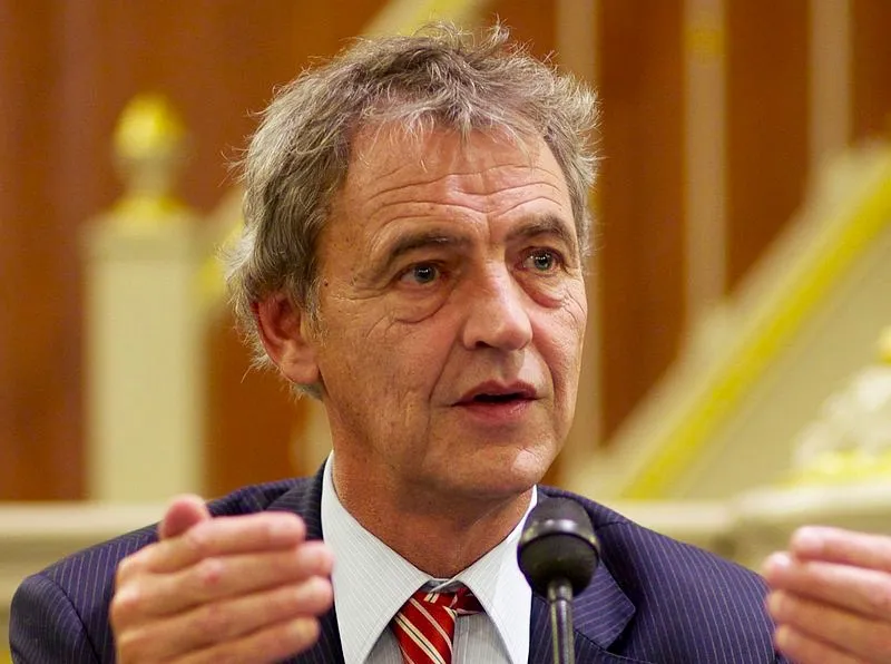 800px roger van boxtel 2010 1