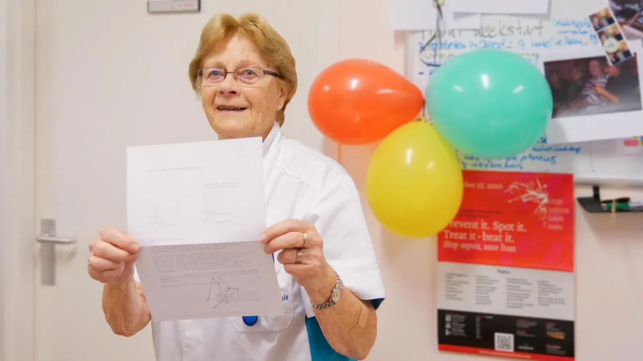 ali hendriksen ontvangt brief van het paleis wegens uitzonderlijk jubileum