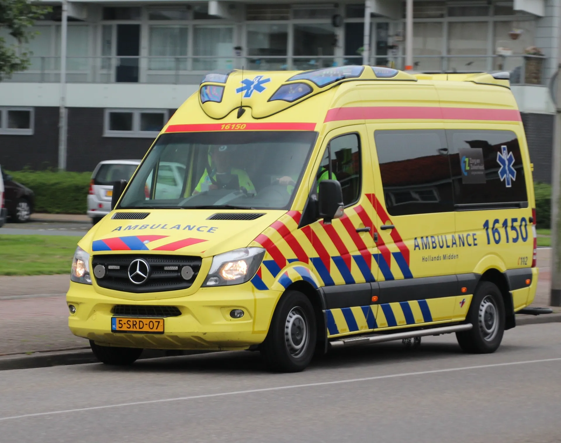 ambulance 3676918 1920