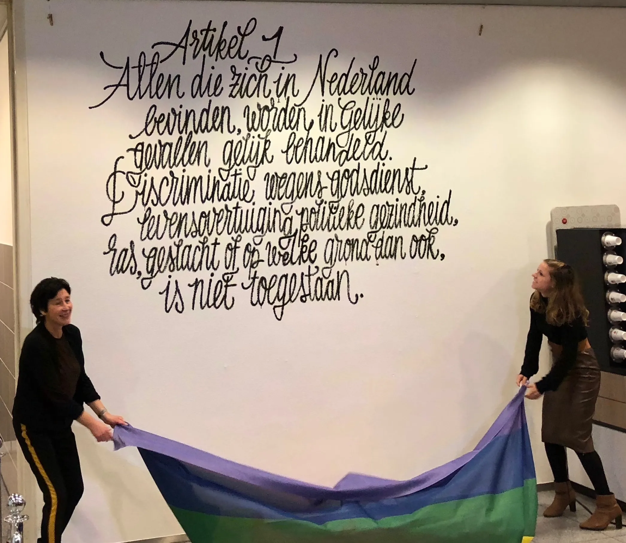 artikel 1 foto onthulling 2 karin boelhouwer en ayla schneiders