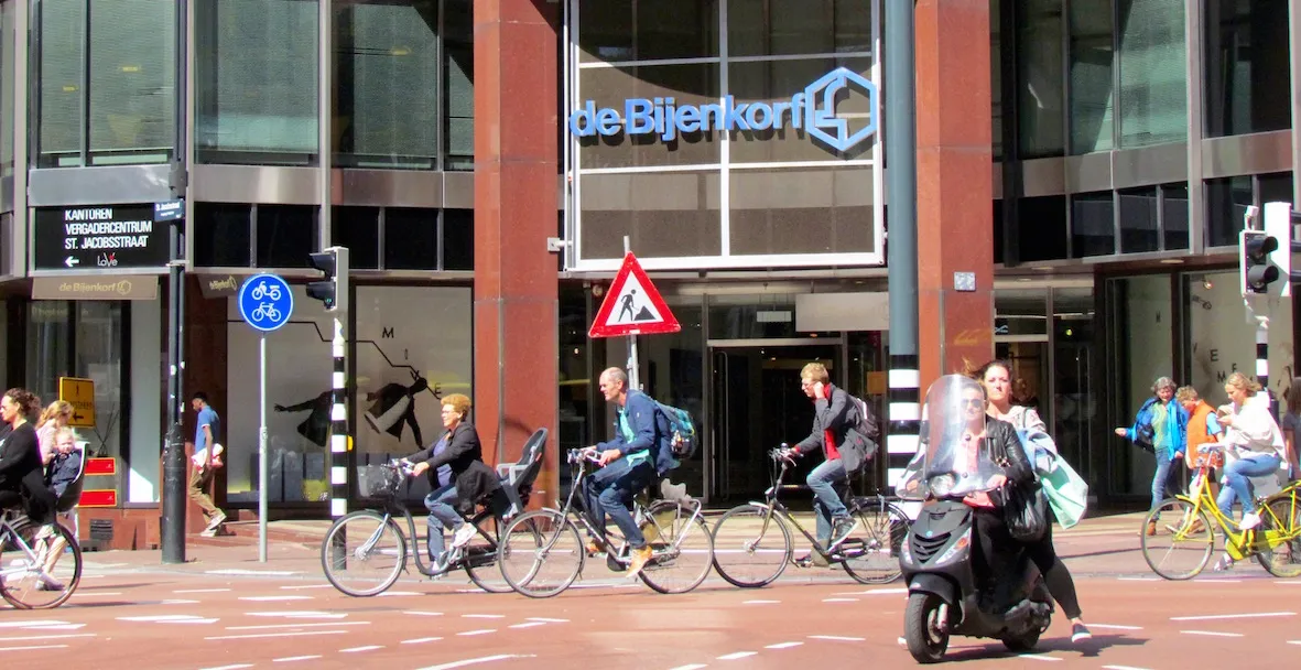 bijenkorf hoofdingang 3