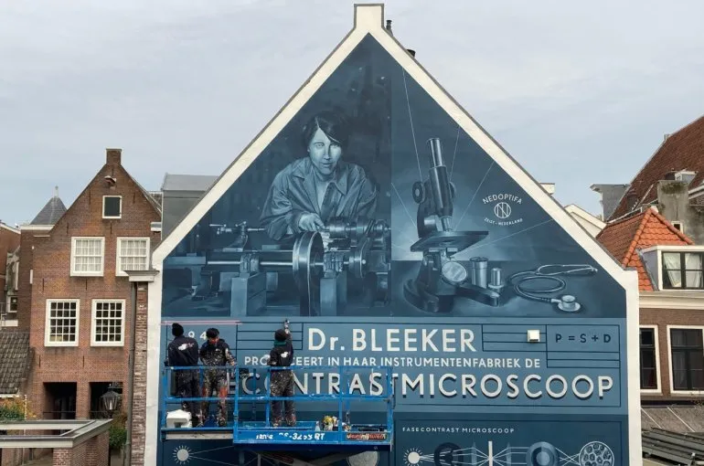 caroline bleeker in de strosteeg