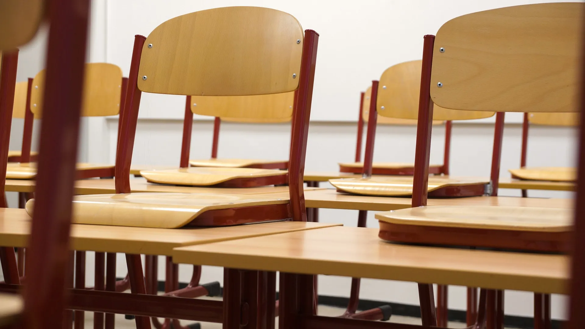 classroom 824120 1920