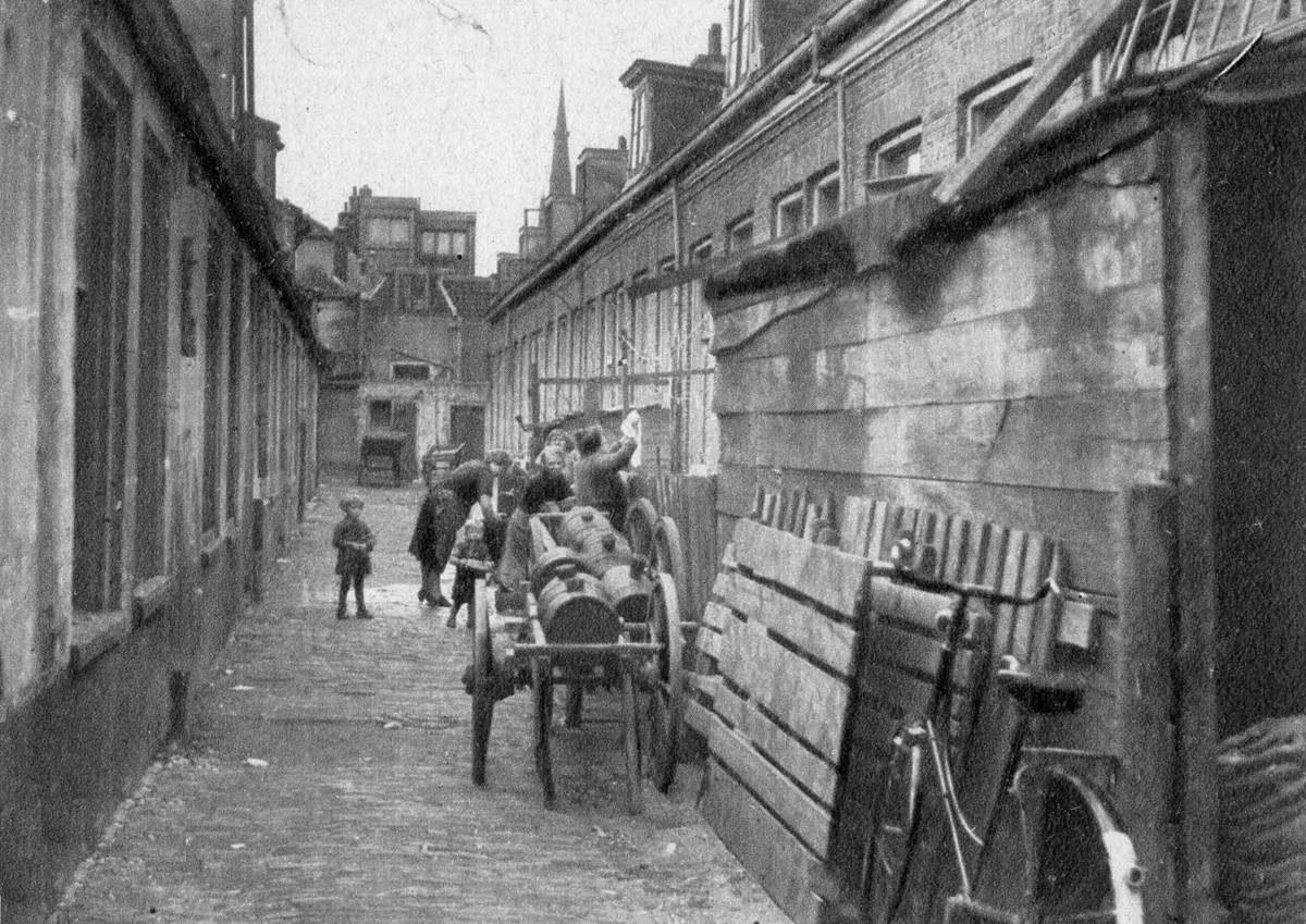 de gruttersteeg in 1940 verdwenen gruttersdijk hua57648 stegenboek rechtenvrij