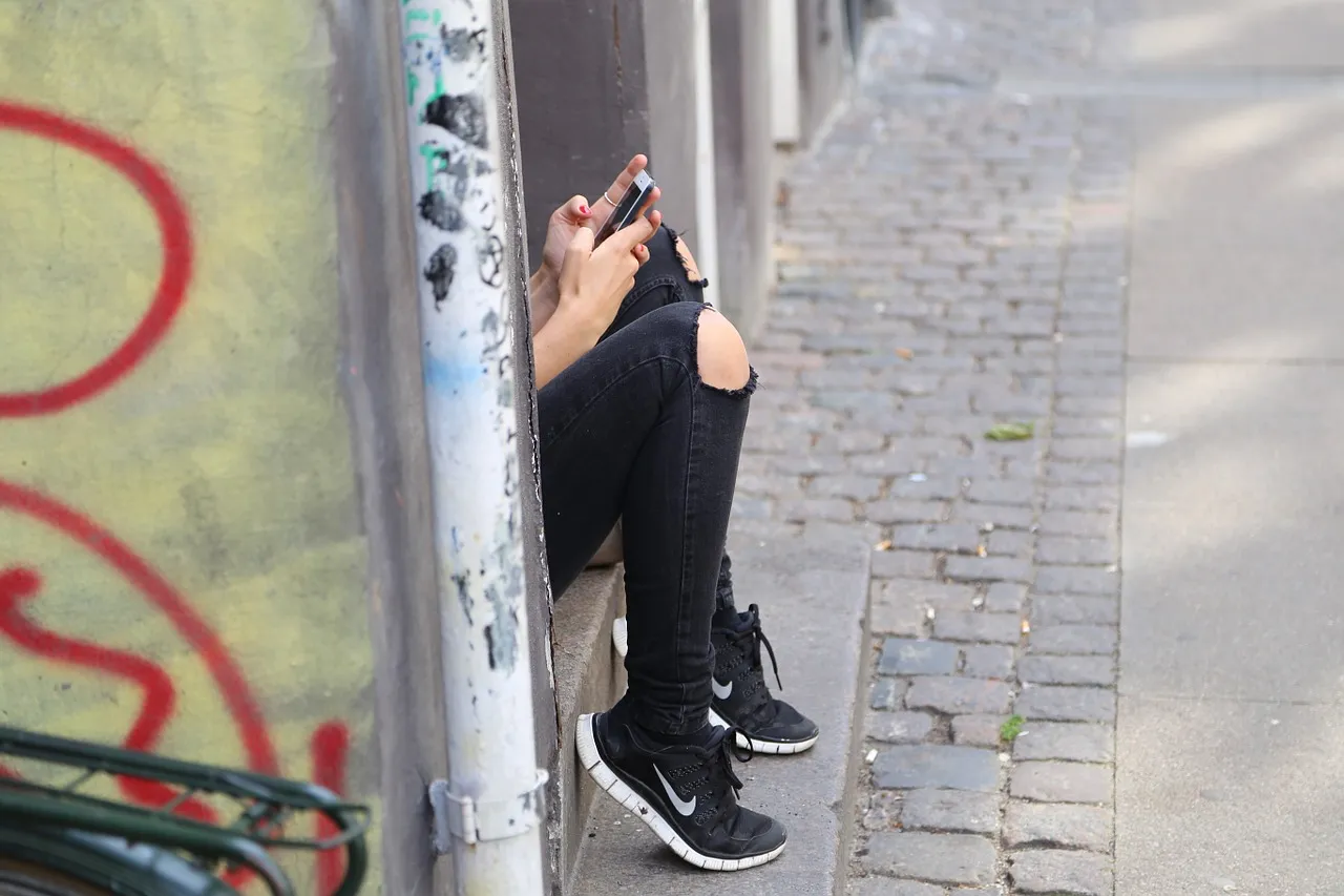 girl 518517 1280