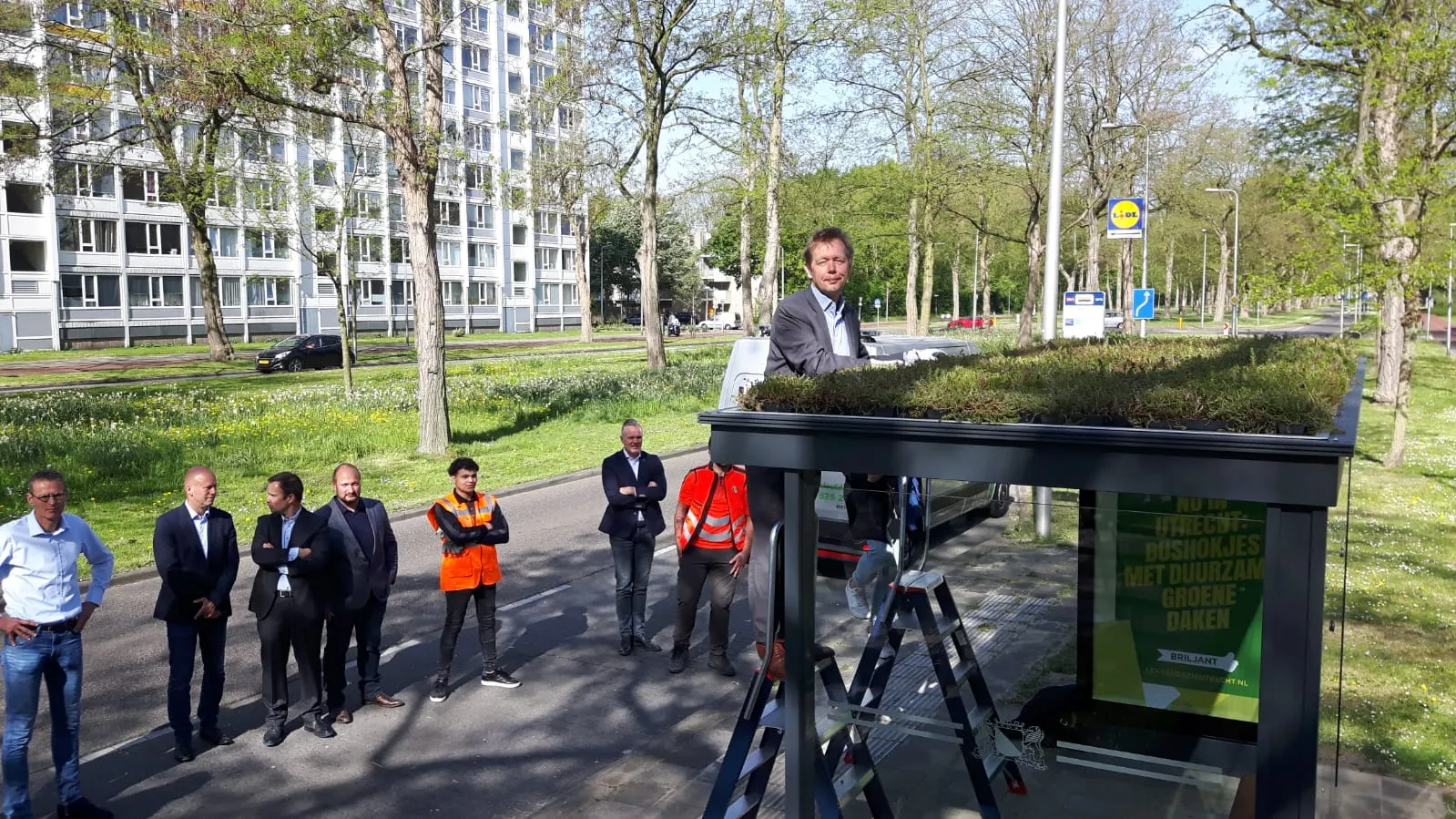 groen bushokje