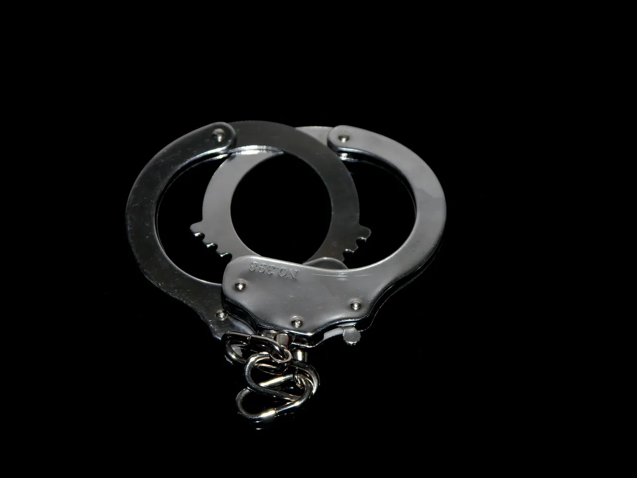 handcuffs 1078871 1280 2