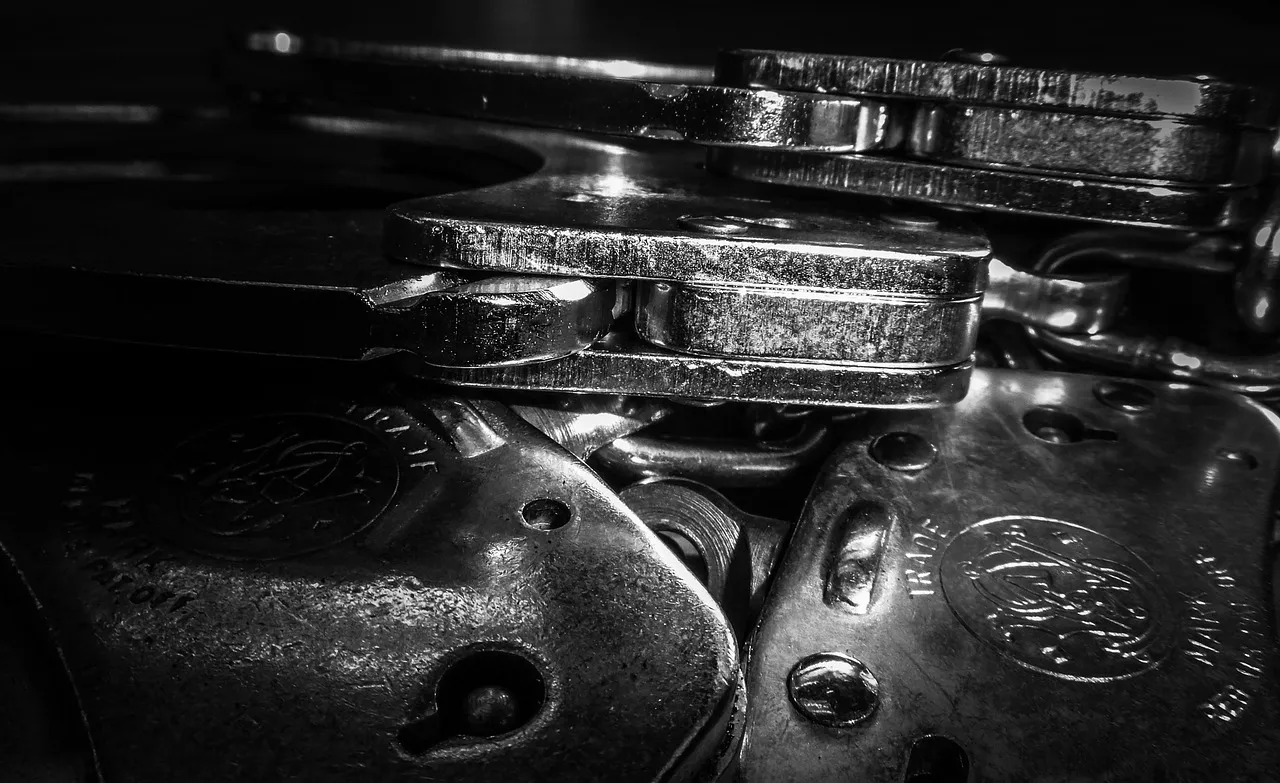 handcuffs 219261 1280