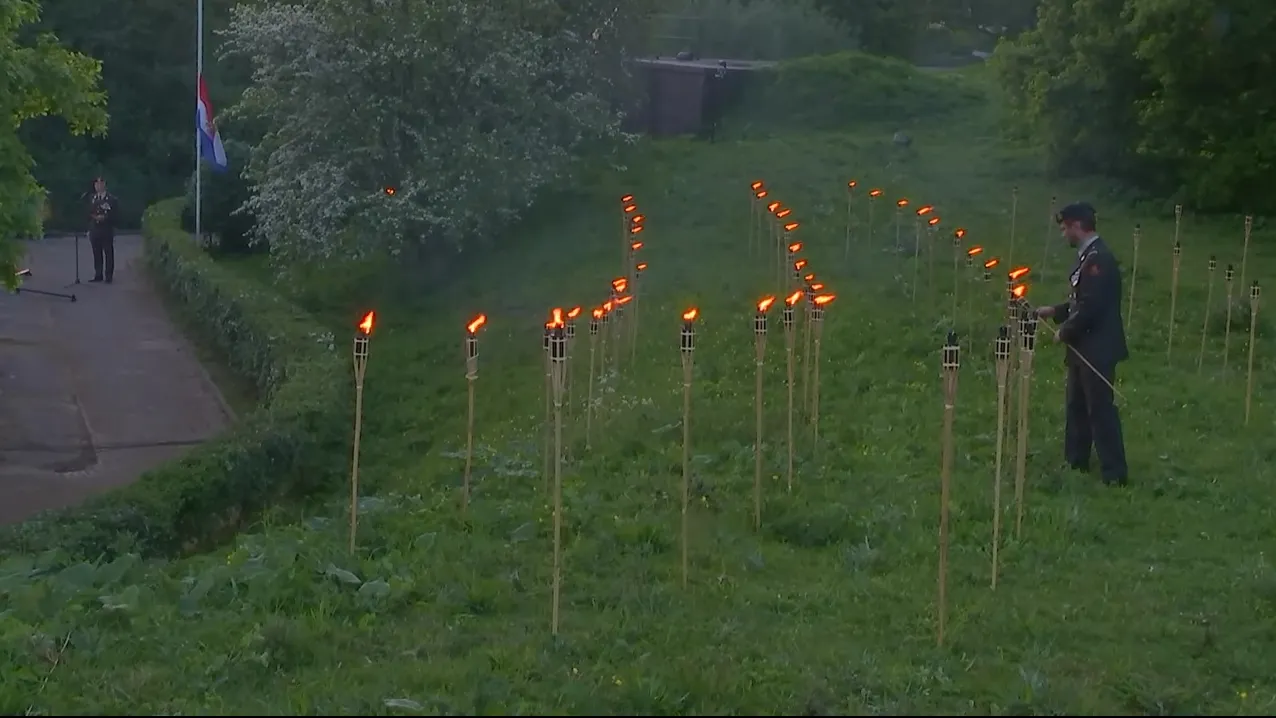 herdenking 4 mei 2020 fort lunet i fakkels