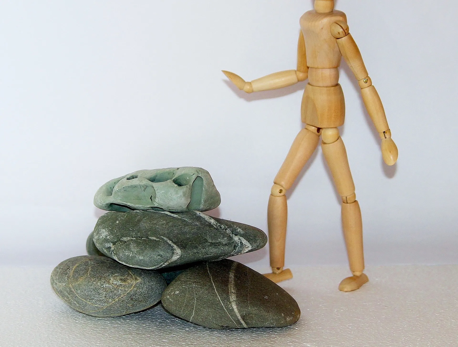 holzfigur 980770 1920 1