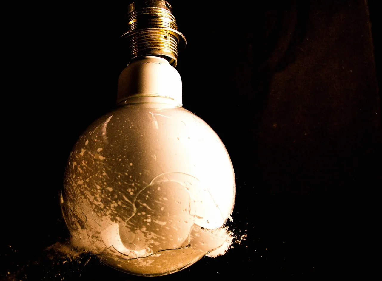 light bulb 549088 1280