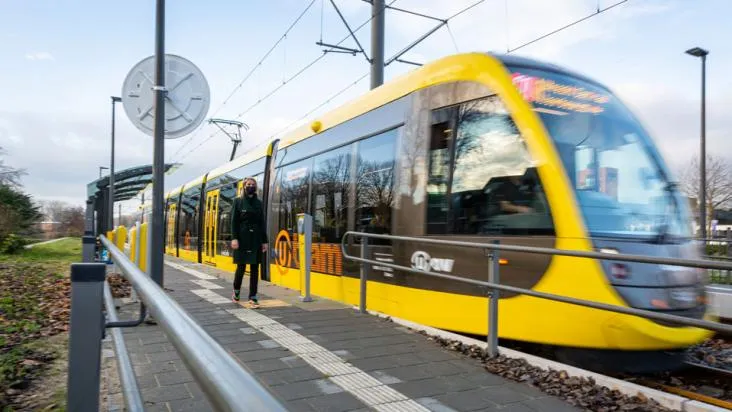 nieuwe tram op lijn 60 halte zuilenstein nieuwegein