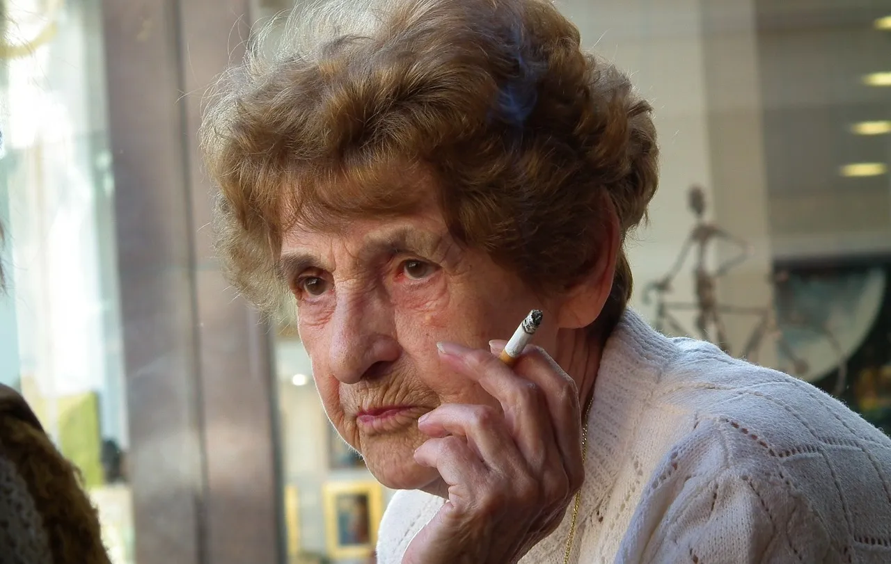 old lady 107404 12803