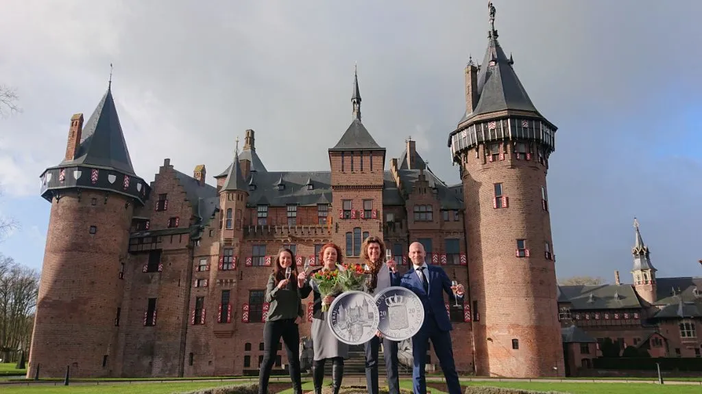 persfoto lancering zilveren dukaat kasteel de haar