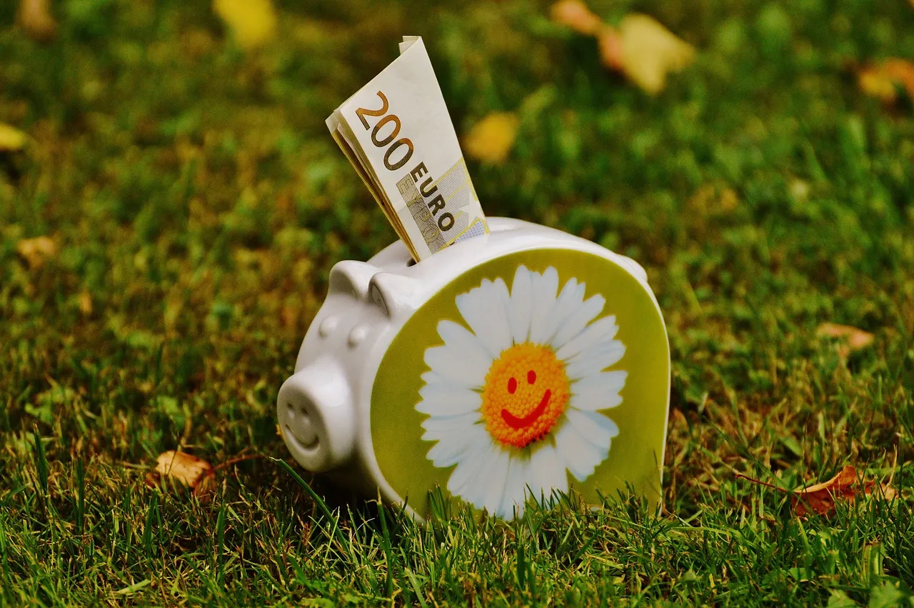 piggy bank 1510497 1280