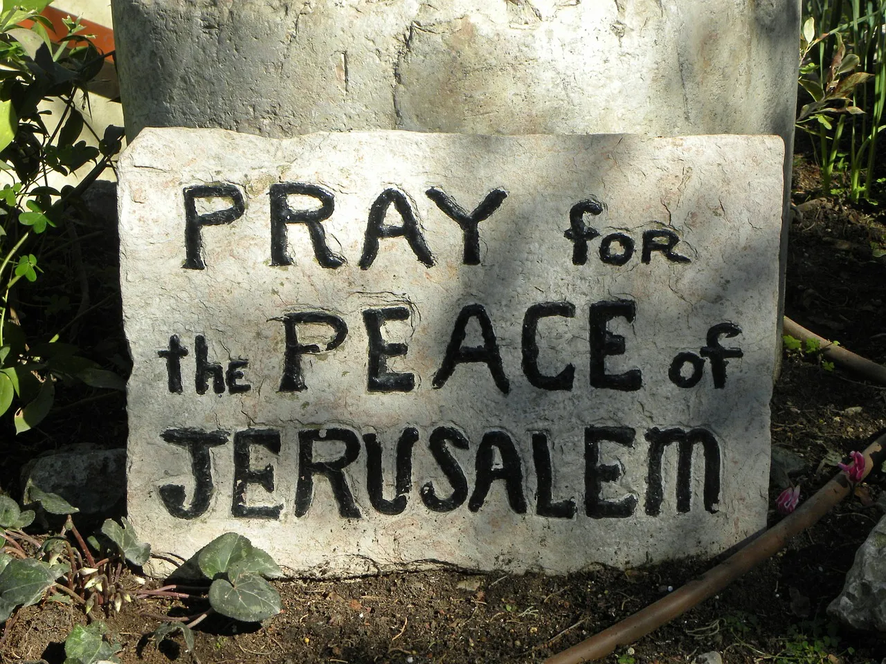 pray 556144 1280