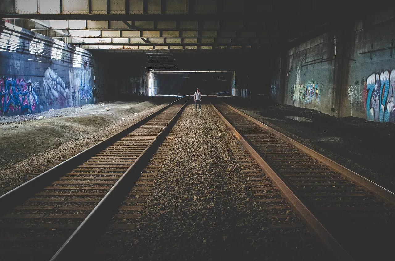 railroad tracks 801986 1280
