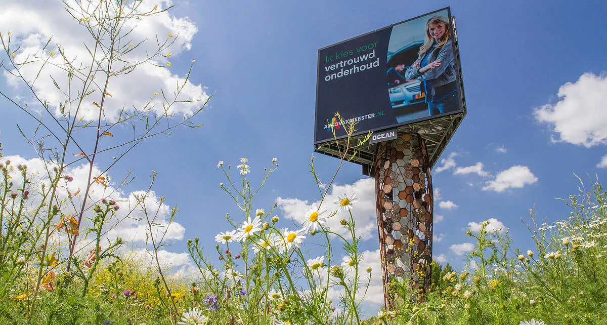 reclamemast bijenhotel