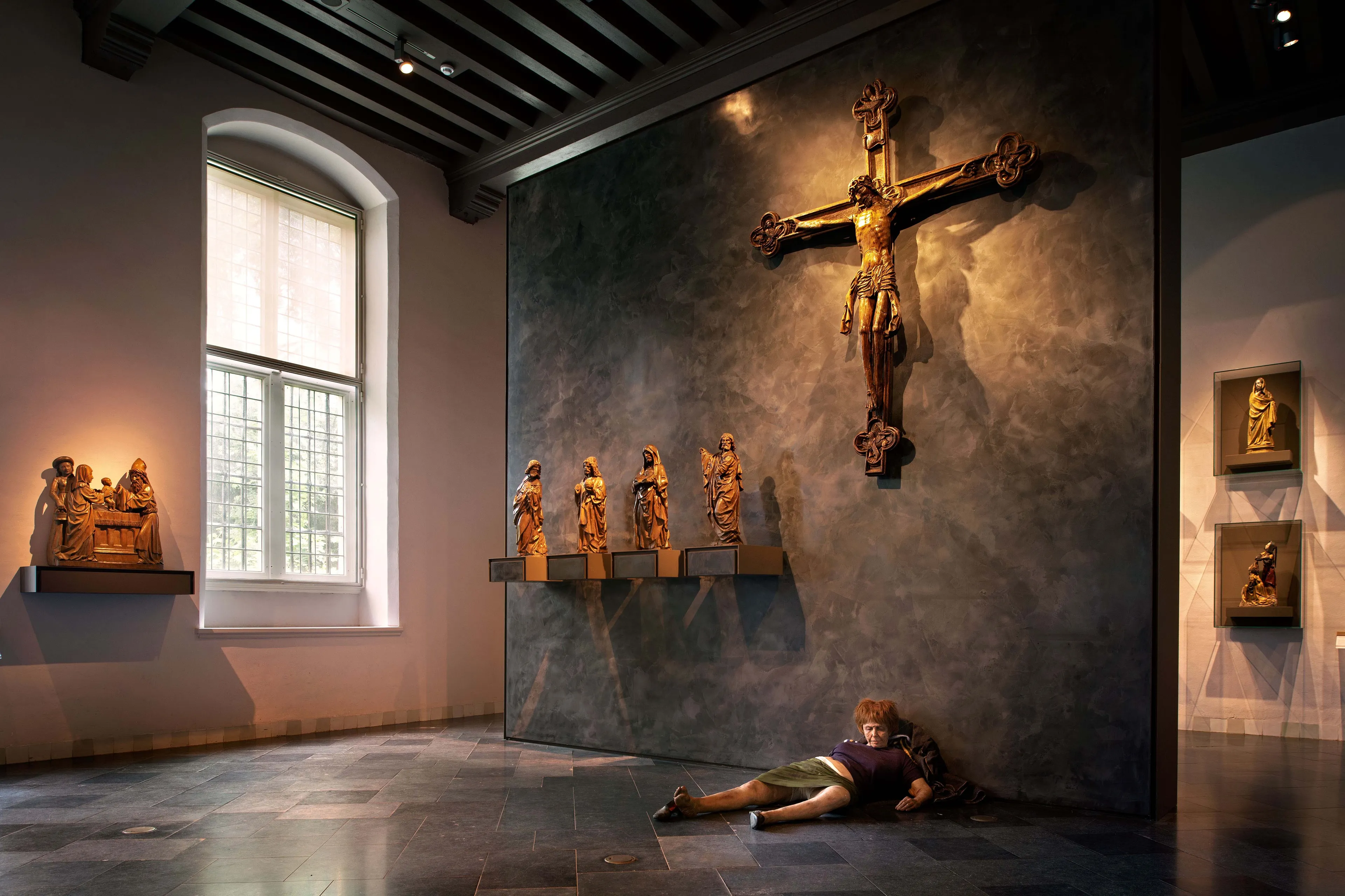 refter museum catharijneconvent met derelict woman