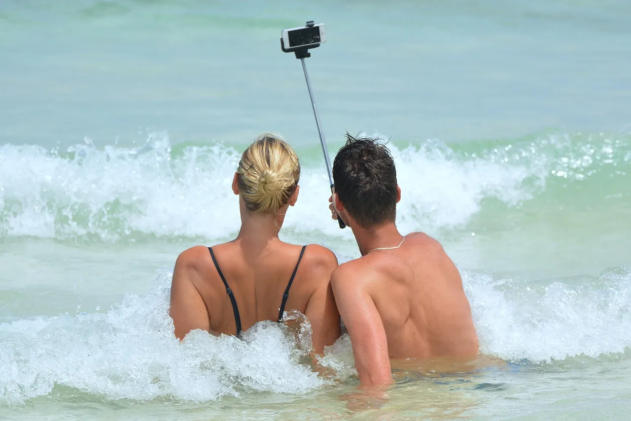 selfie 900001 1280