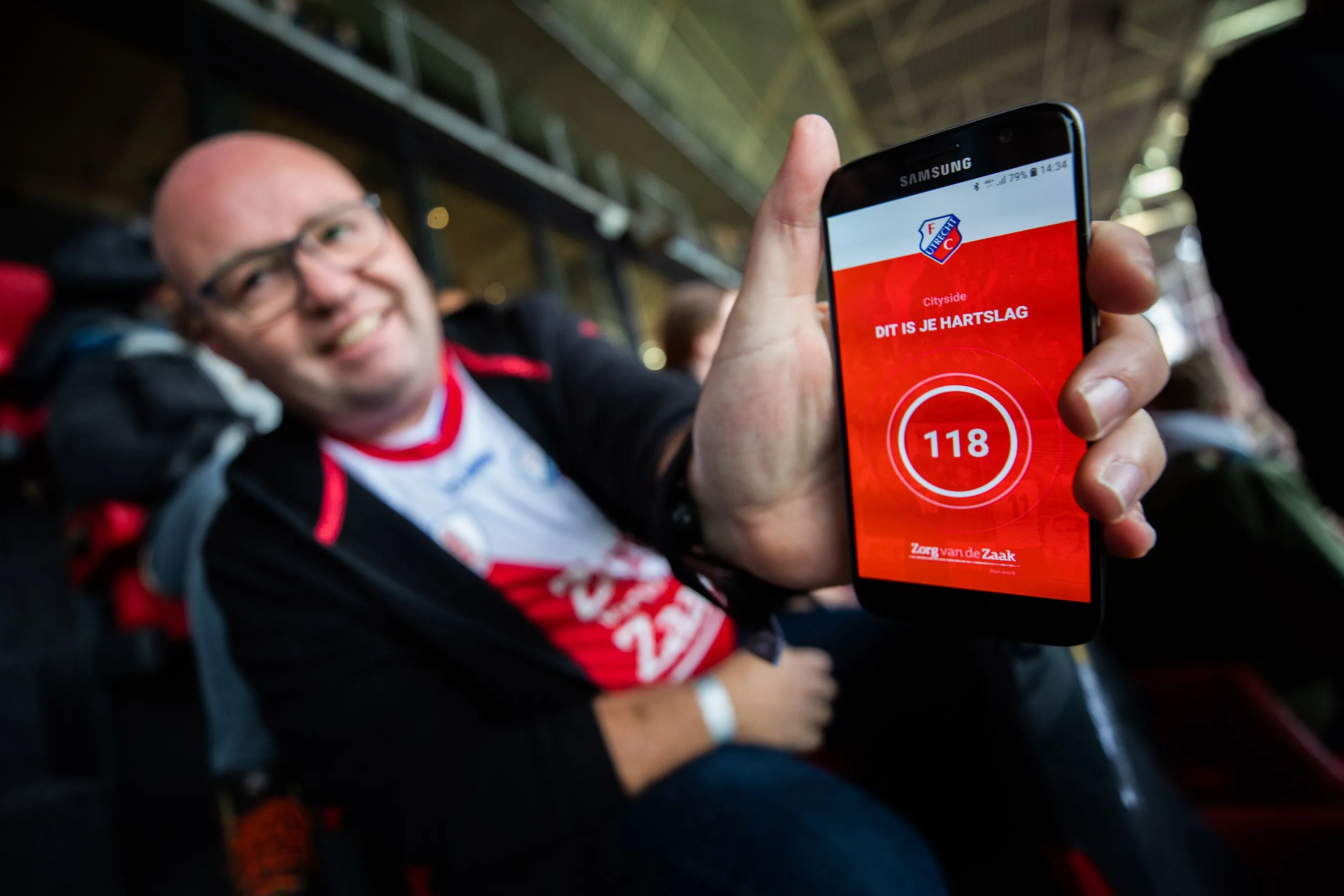 supporter reinier meuken met stress en spanningsmeter lr