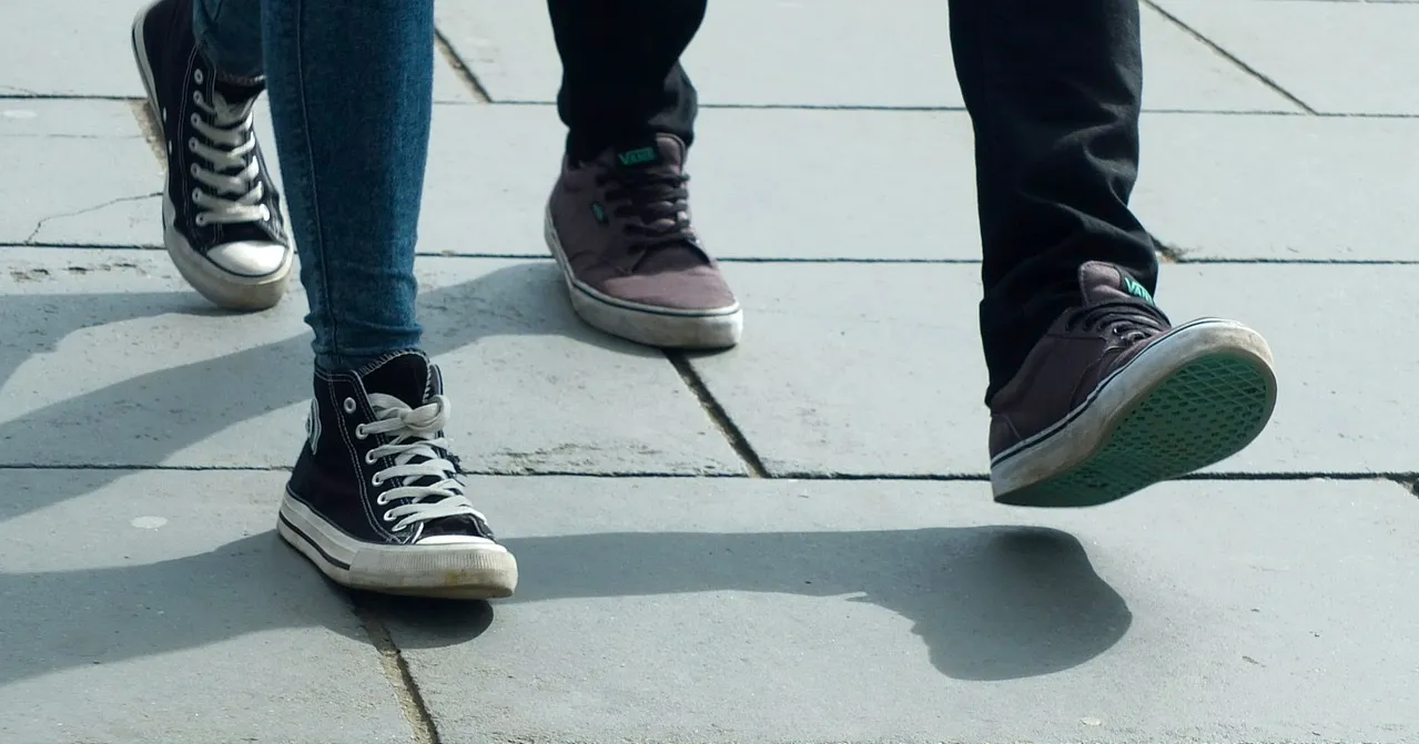 walking 454543 1280 1