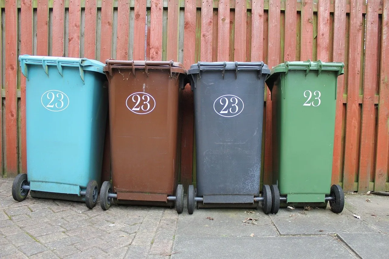 wheelie bin 2270582 1280