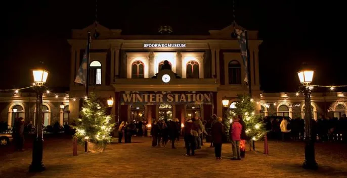 winter station in het spoorwegmuseum 33294carrousel
