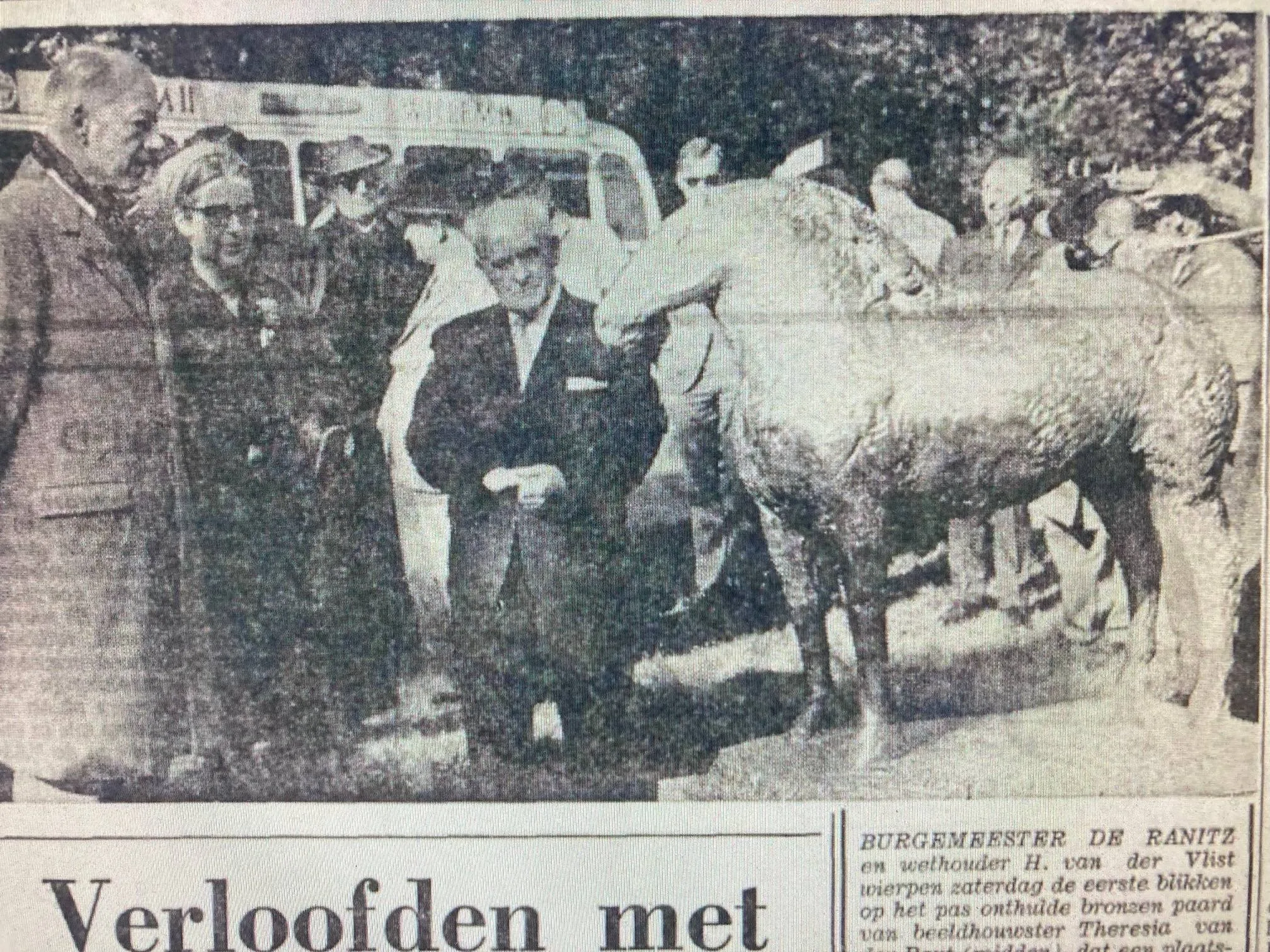onthulling bronzen paard