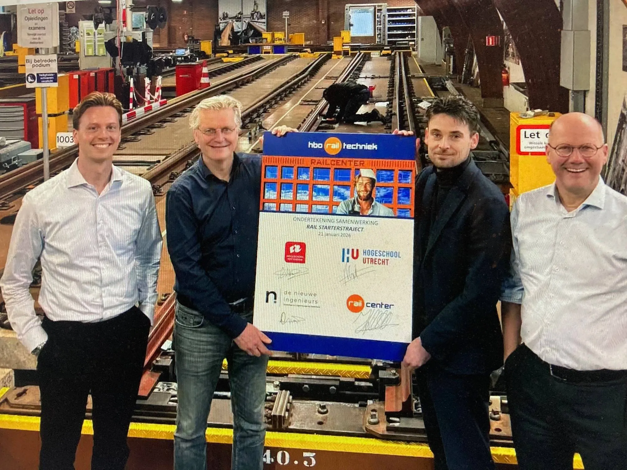V.l.n.r.: David Veldhoen (De Nieuwe Ingenieurs), Roger Reichrath (Hogeschool Rotterdam), Mark Tammer (Hogeschool Utrecht) en Henk van Oostveen (Railcenter)