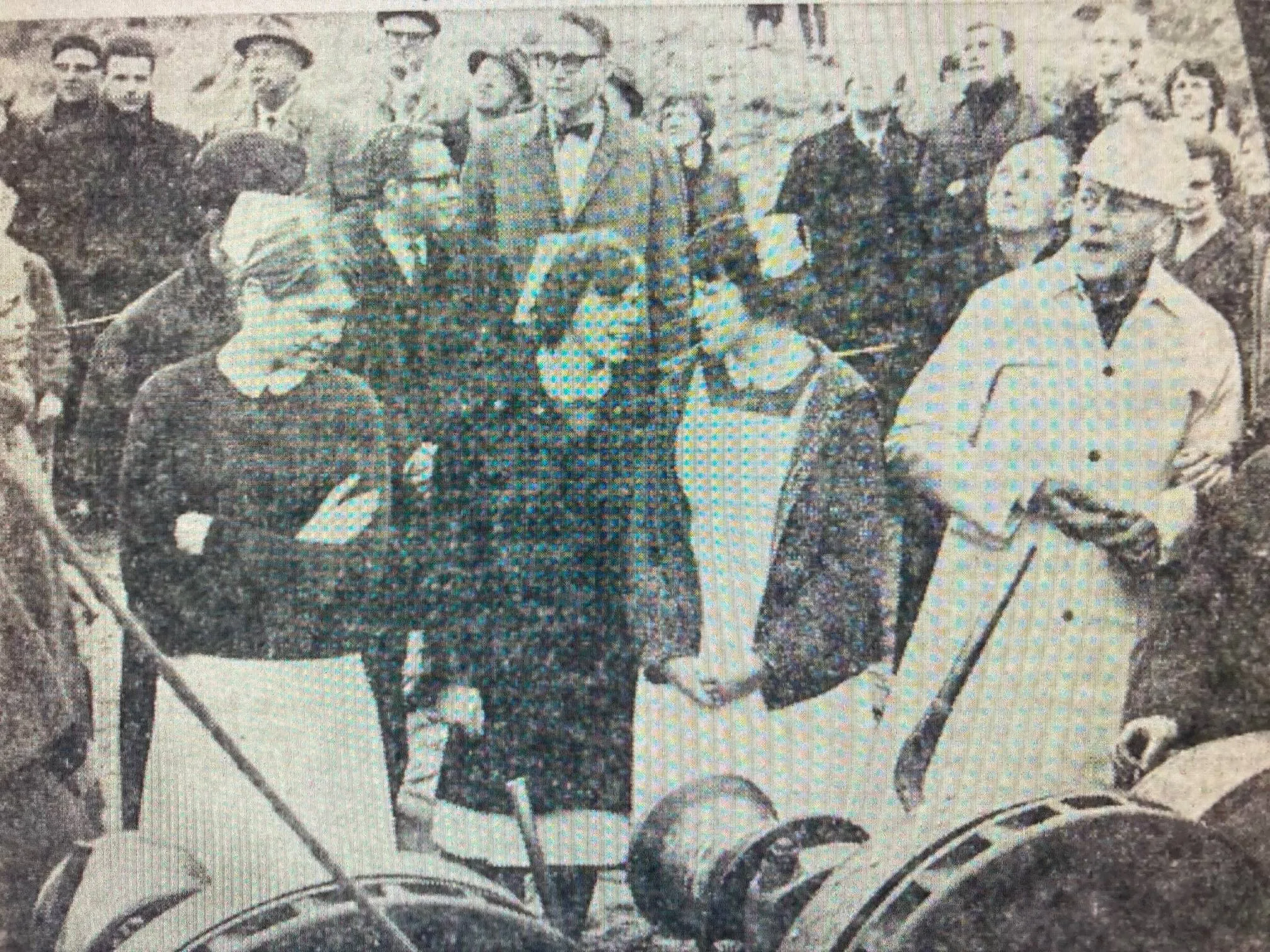 burgemeester De Ranitz slaat eerste paal