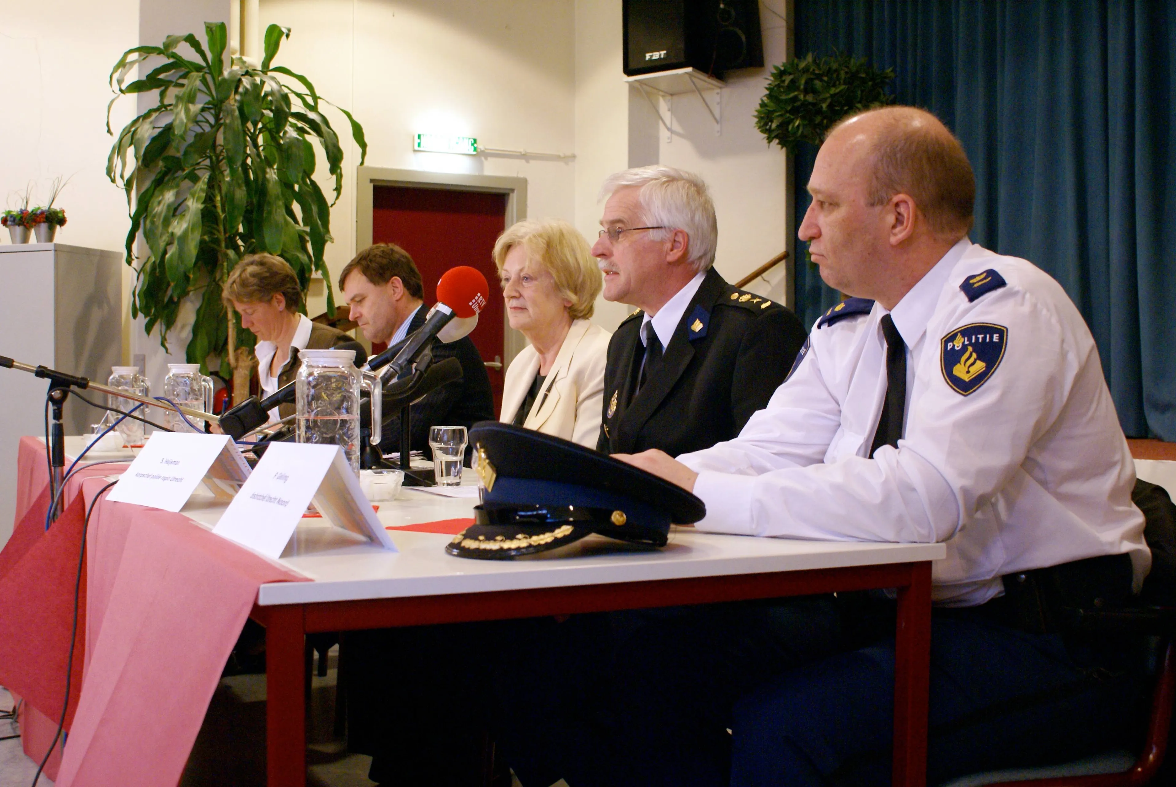 Persconferentie tijdens de rellen van Ondiep (maart 2007