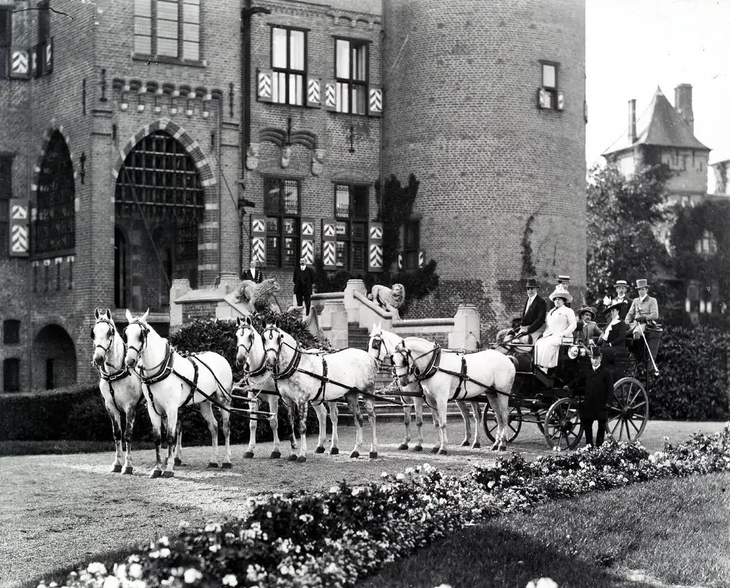 Etienne_ Helene_Hélin_Egmont_rijtuig_ zesspan_paarden en personeel_1900-1912_rv (1)