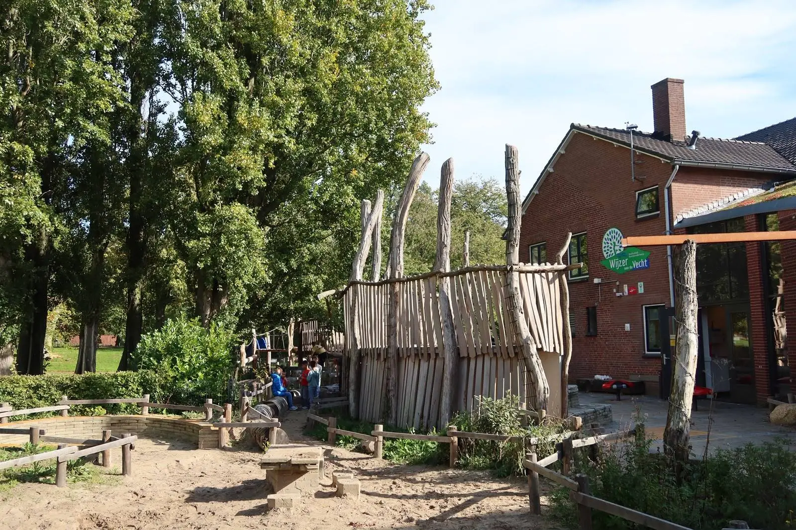 groenblauw schoolplein Wijzer aan de Vecht