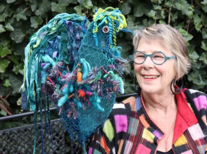 11b carla van laar met kunstwerk 683x1024 1