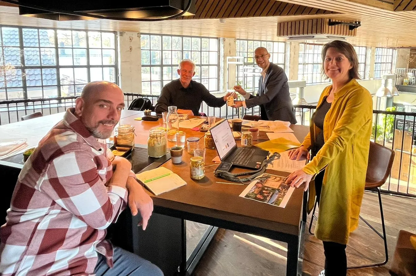 4427 f972ed4fdc84505cf8015548562f77e7