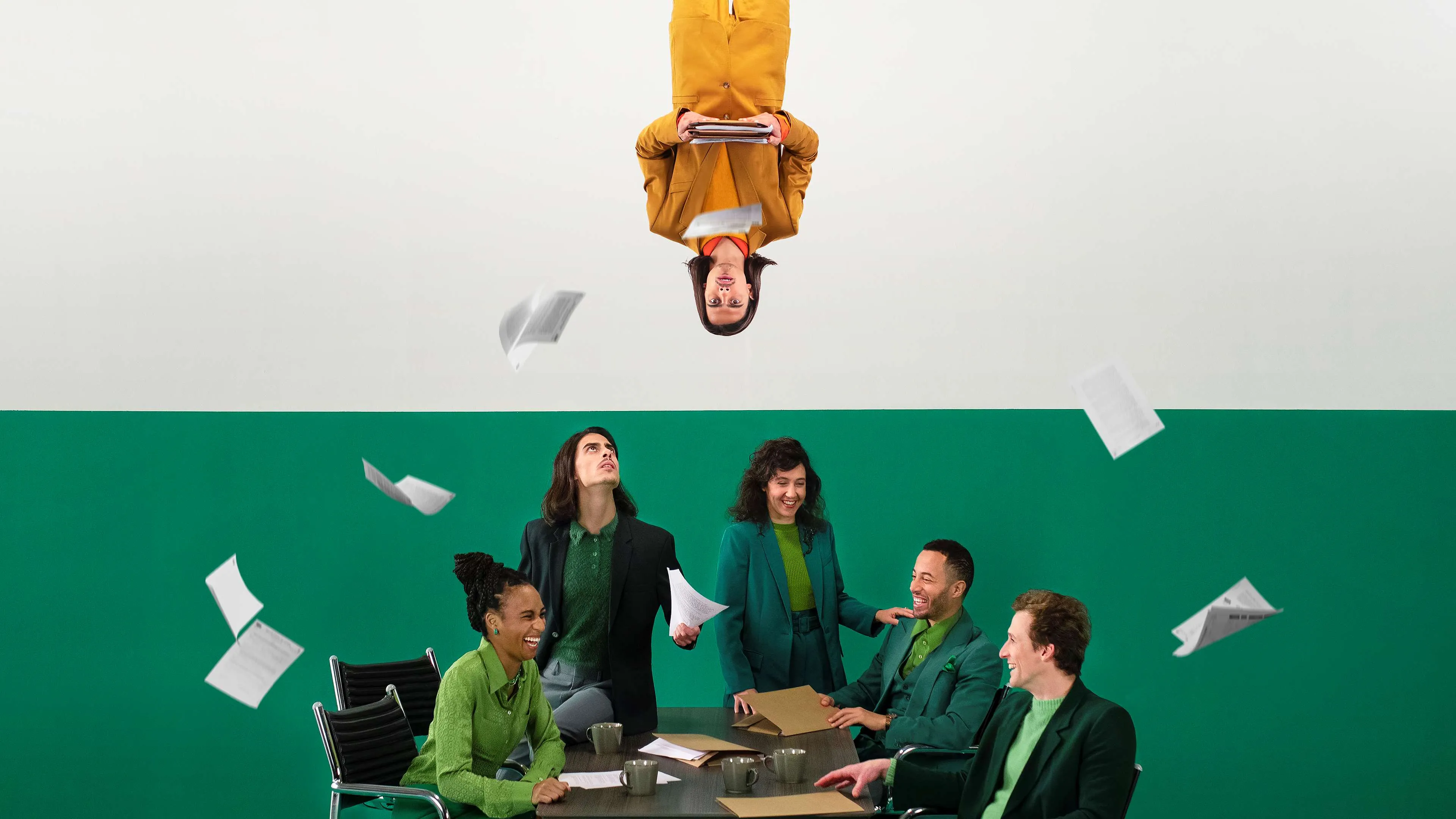 jac strangely familiar keyvisual notitle digitaal