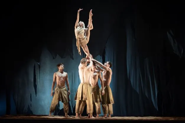 recirquel my land c tamas rethey prikkel 2 b