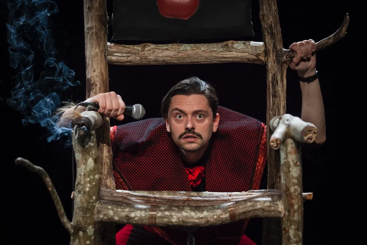 scenefoto stefano keizers hans teeuwen c julie hrudova 3 1