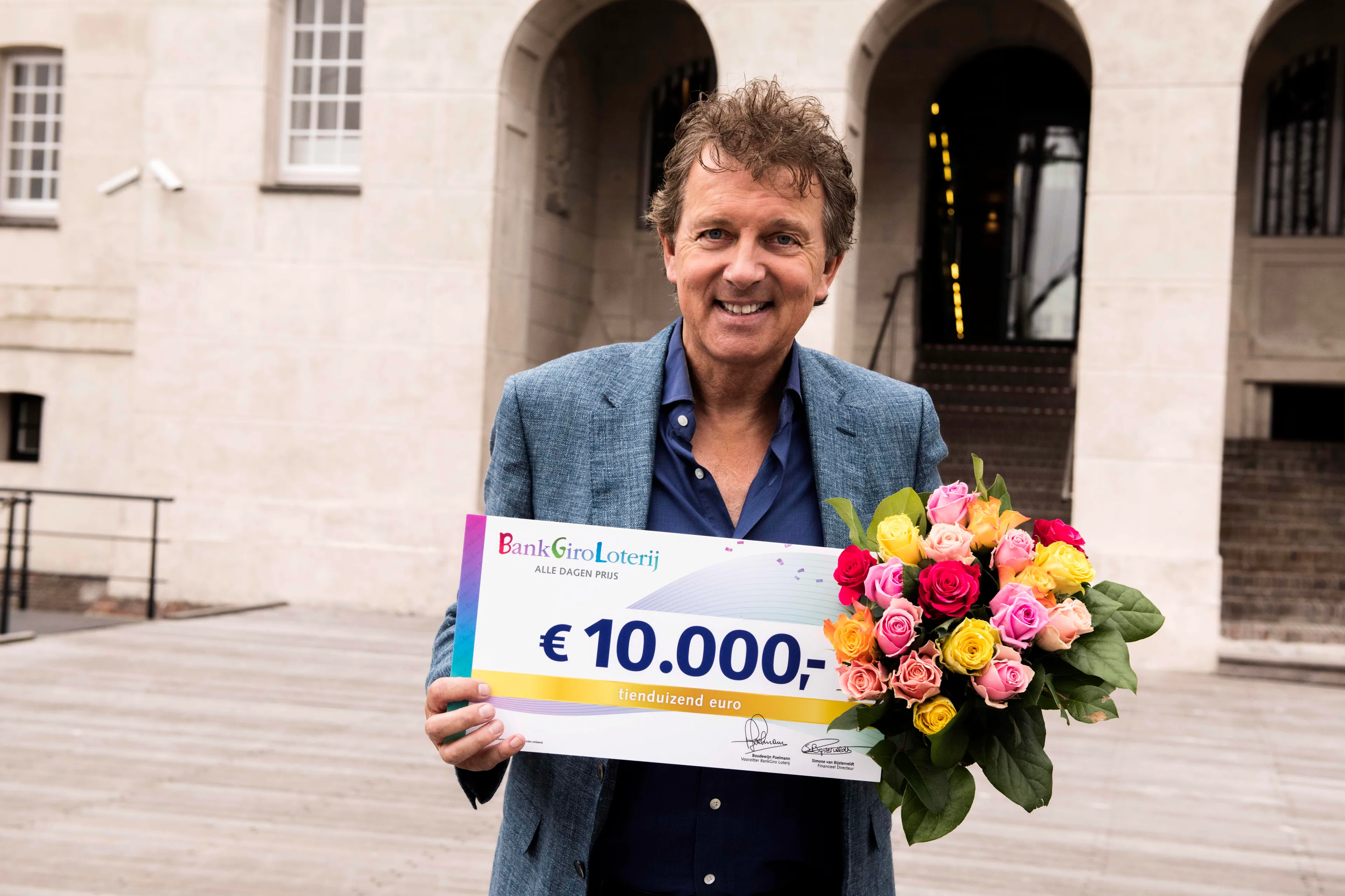 stockfoto bankgiro loterij ambassadeur robert ten brink 10000 euro