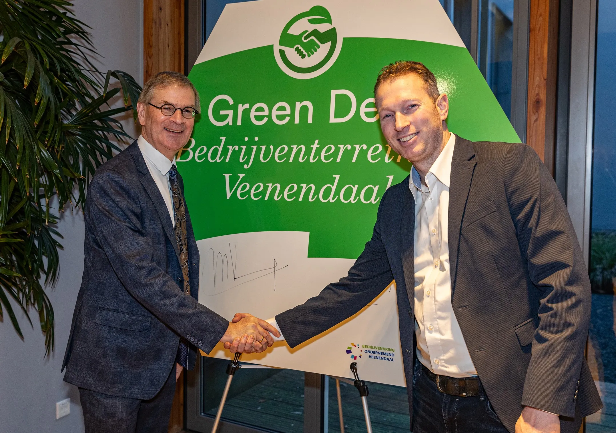 wethouder marco verloop l en bov voorzitter gerrit valkenburg r