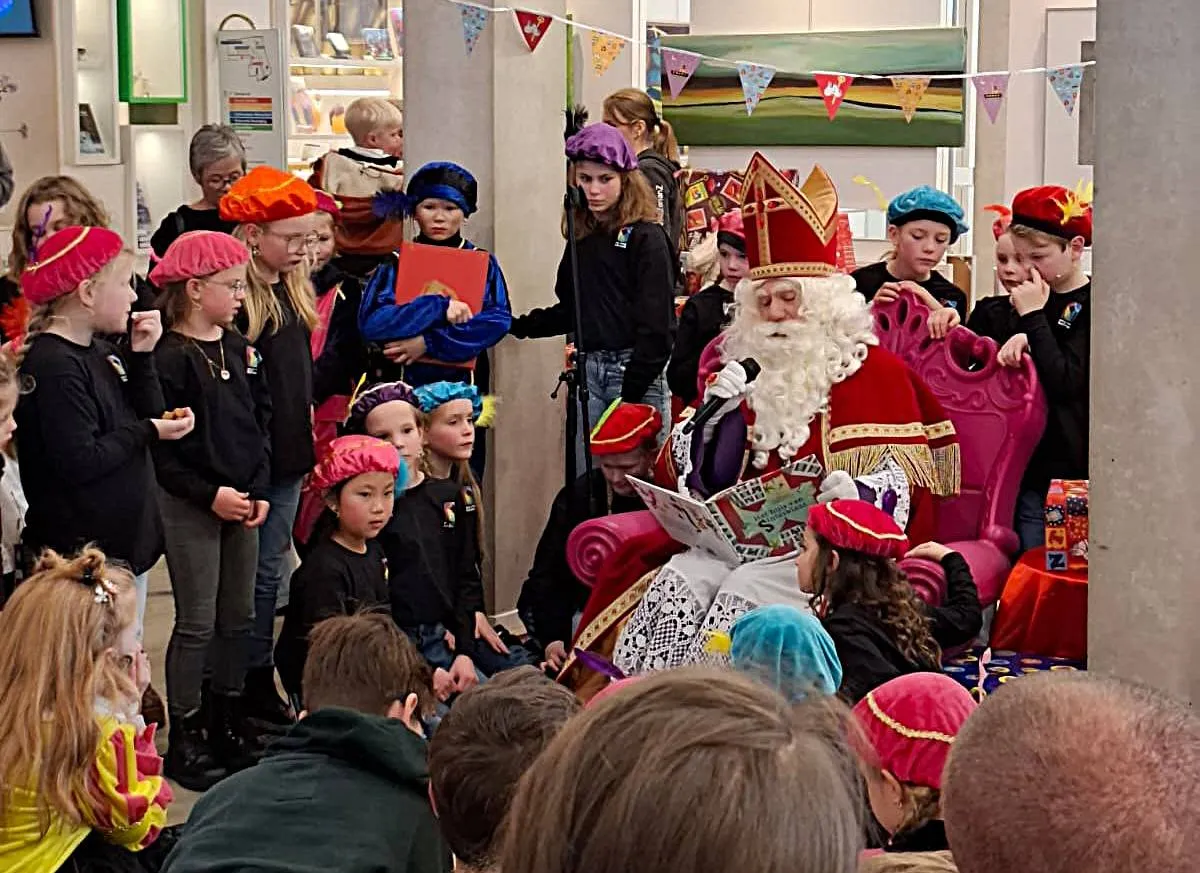 Sinterklaas in de bieb 2