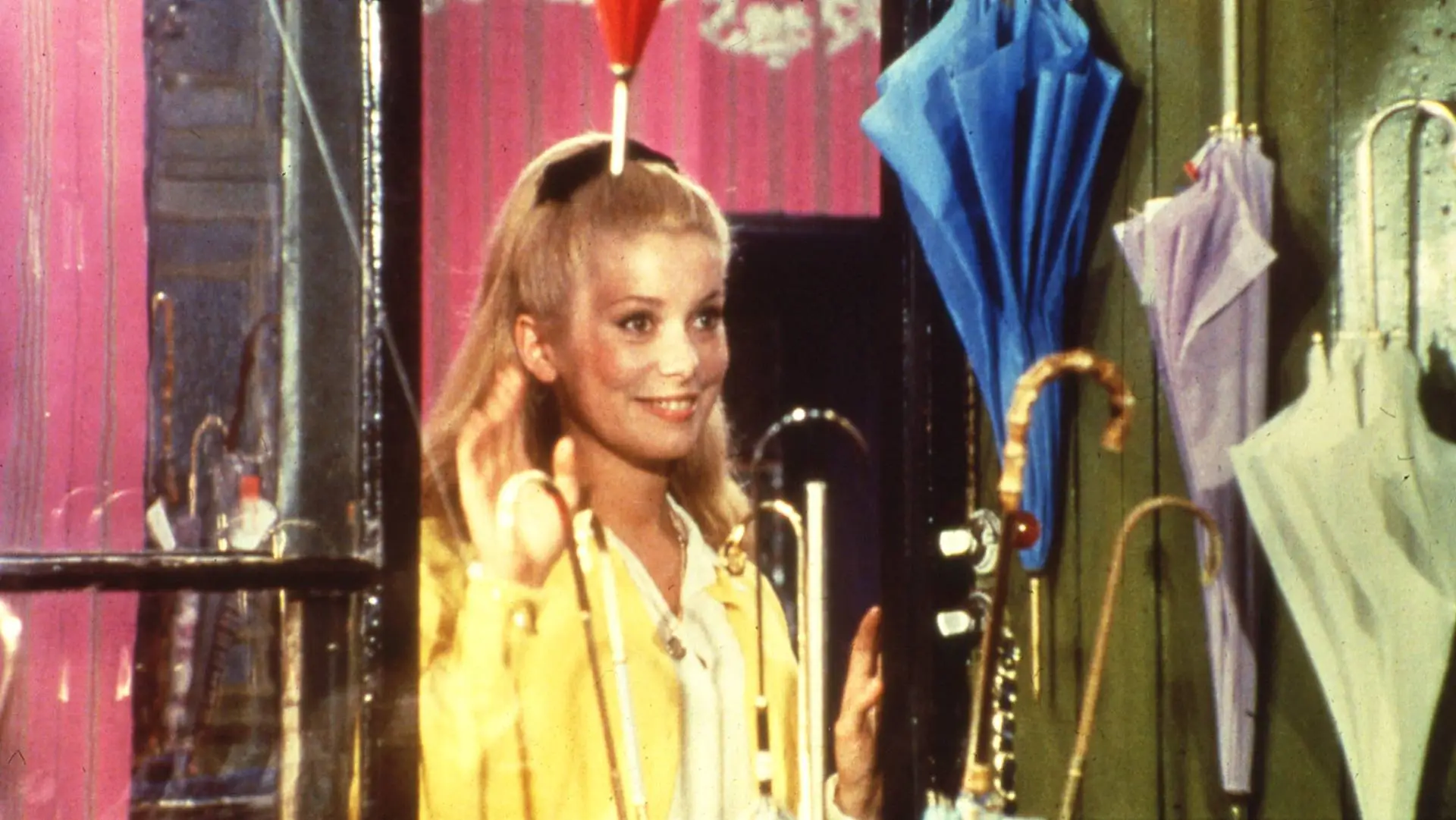 Les-Parapluies-de-Cherbourg_st_1_jpg_sd-high_photo-Leo-WEISS-Copyright-1993-CINE-TAMARIS