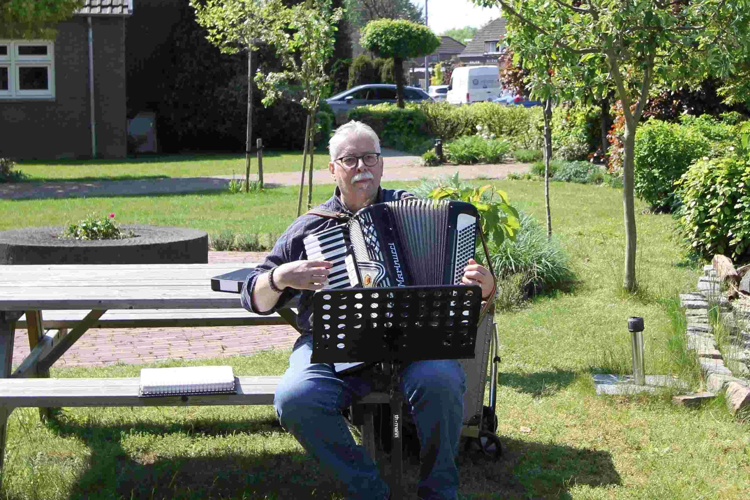 accordeonist ad hoeks